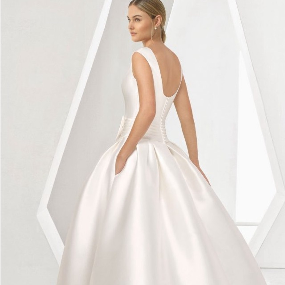 Rosa Clara Ivory Wedding Dress with Bustle and Bow - Picture 5 of 5